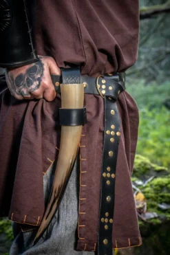 New Leonardo Carbone Hornhalter aus Leder mit keltischer Prägung Schwarz