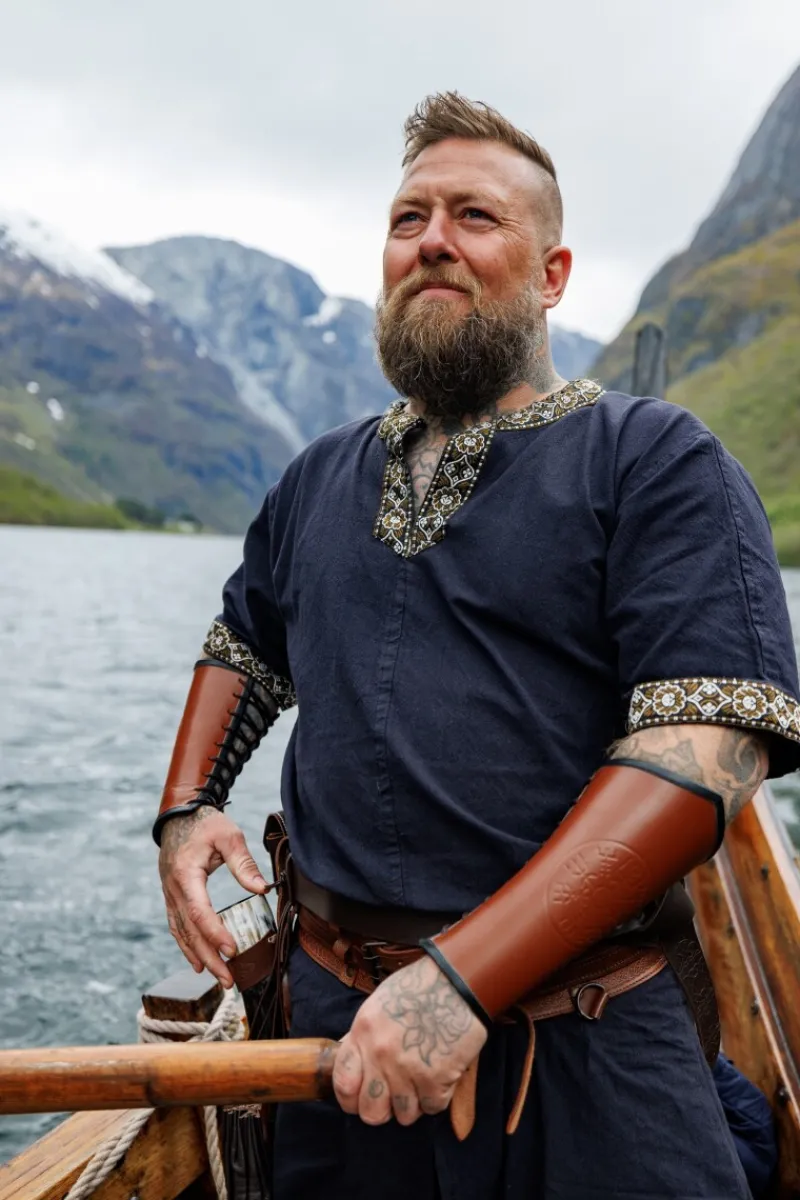 Hot Leonardo Carbone Kurzarmtunika mit Bordüre "Richard" Schwarz