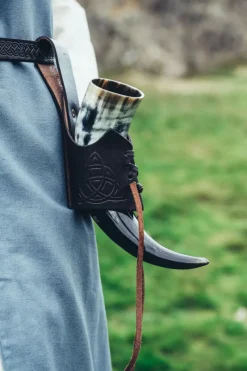 Fashion Leonardo Carbone Leder Trinkhorn Halter mit keltischen Knoten "Kai" Dunkelbraun