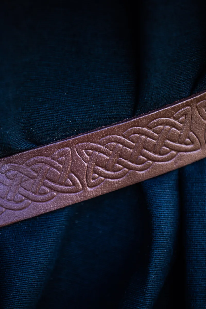 Shop Leonardo Carbone Lederringgürtel mit durchgehender keltischer Prägung "Kendell" Braun