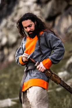 Online Leonardo Carbone Lederringgürtel mit durchgehender keltischer Prägung