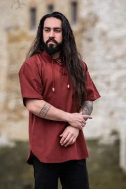 Shop Leonardo Carbone Mittelalter-Kurzarmhemd "Eric" Rot