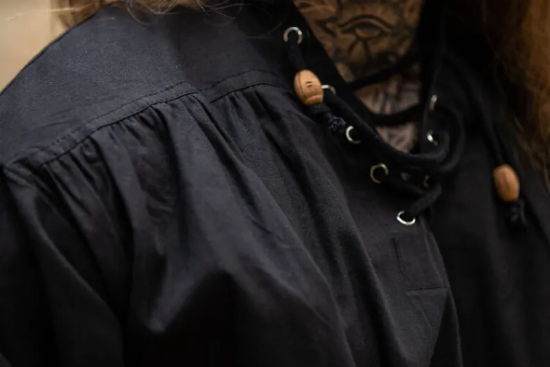 Hot Leonardo Carbone Piratenhemd "Claude" mit geschnürten Manschetten Schwarz