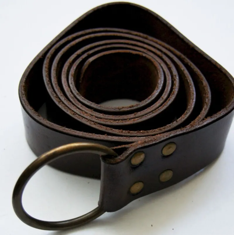 Clearance Leonardo Carbone Ringgürtel aus Leder mit keltischem Muster "Kegan" Dunkelbraun