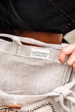 Outlet Leonardo Carbone Umhängetasche mit Wikinger Stickerei 