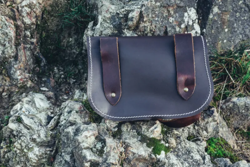 Cheap Leonardo Carbone Wikinger Leder Gürteltasche "Hulda" mit keltischem Knoten Braun