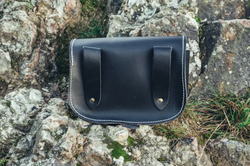 Cheap Leonardo Carbone Wikinger Leder Gürteltasche "Folkvar" mit Vegvisir Schwarz