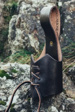 Store Leonardo Carbone Wikinger Leder Trinkhorn Halter "Hakon" Dunkelbraun