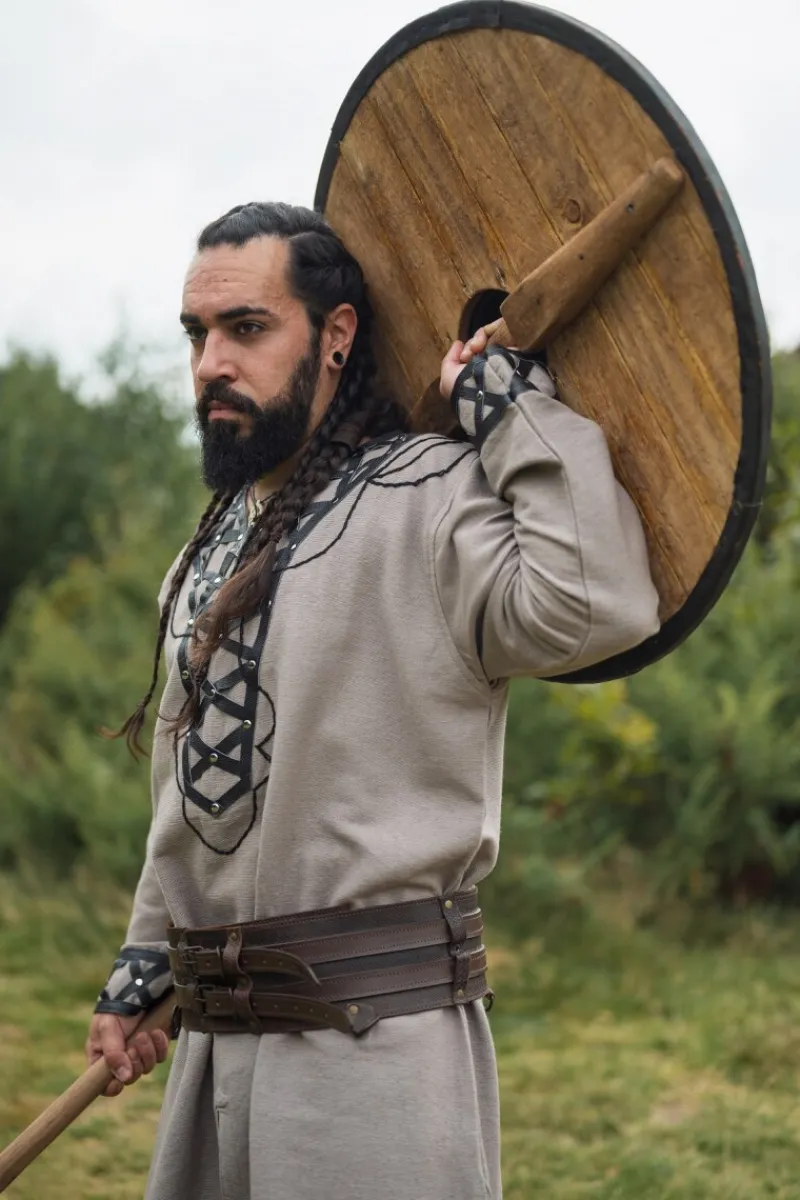Online Leonardo Carbone Wikinger Tunika "Erik" Sand