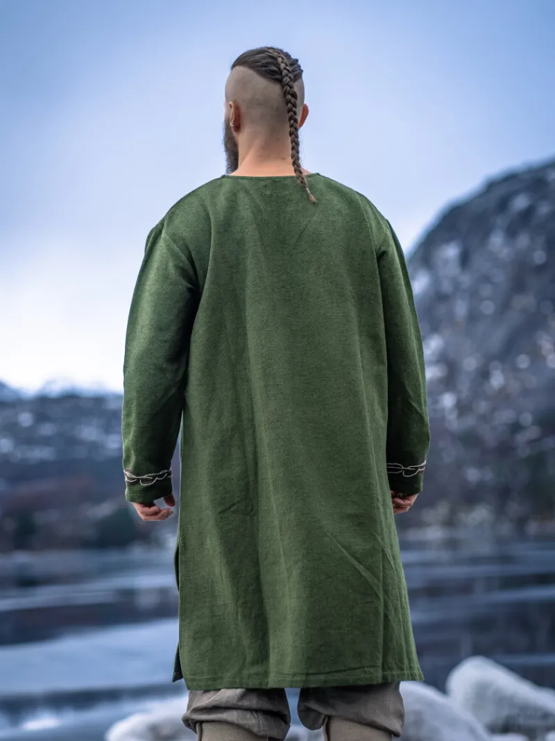 Hot Leonardo Carbone Wikinger Tunika "Snorri" mit Urnes-Stil Handstickerei Grün