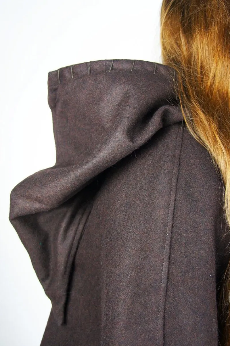Shop Leonardo Carbone Wikinger-Gugel "Egill" mit Stickerei Braun