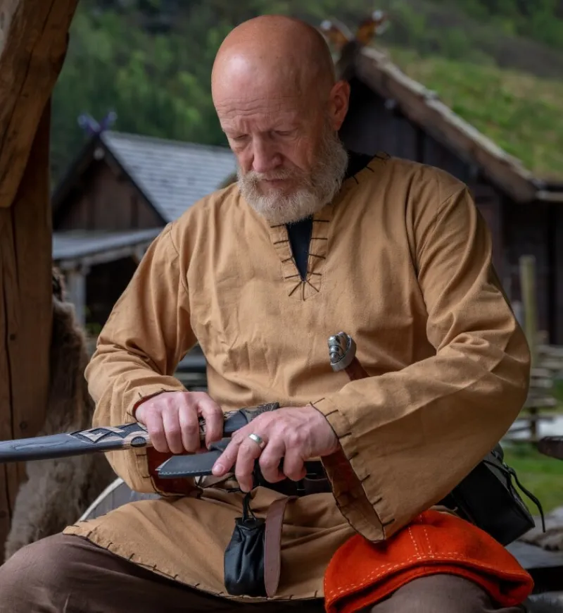 New Leonardo Carbone Wikingertunika mit Stickerei "Erwin" Honigbraun