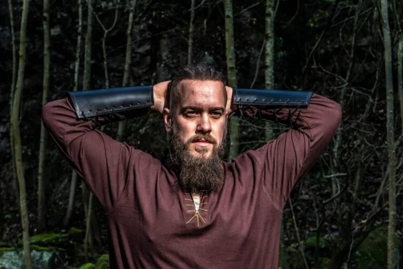 Online Leonardo Carbone Wikingertunika mit Stickerei "Erwin" Dunkelbraun