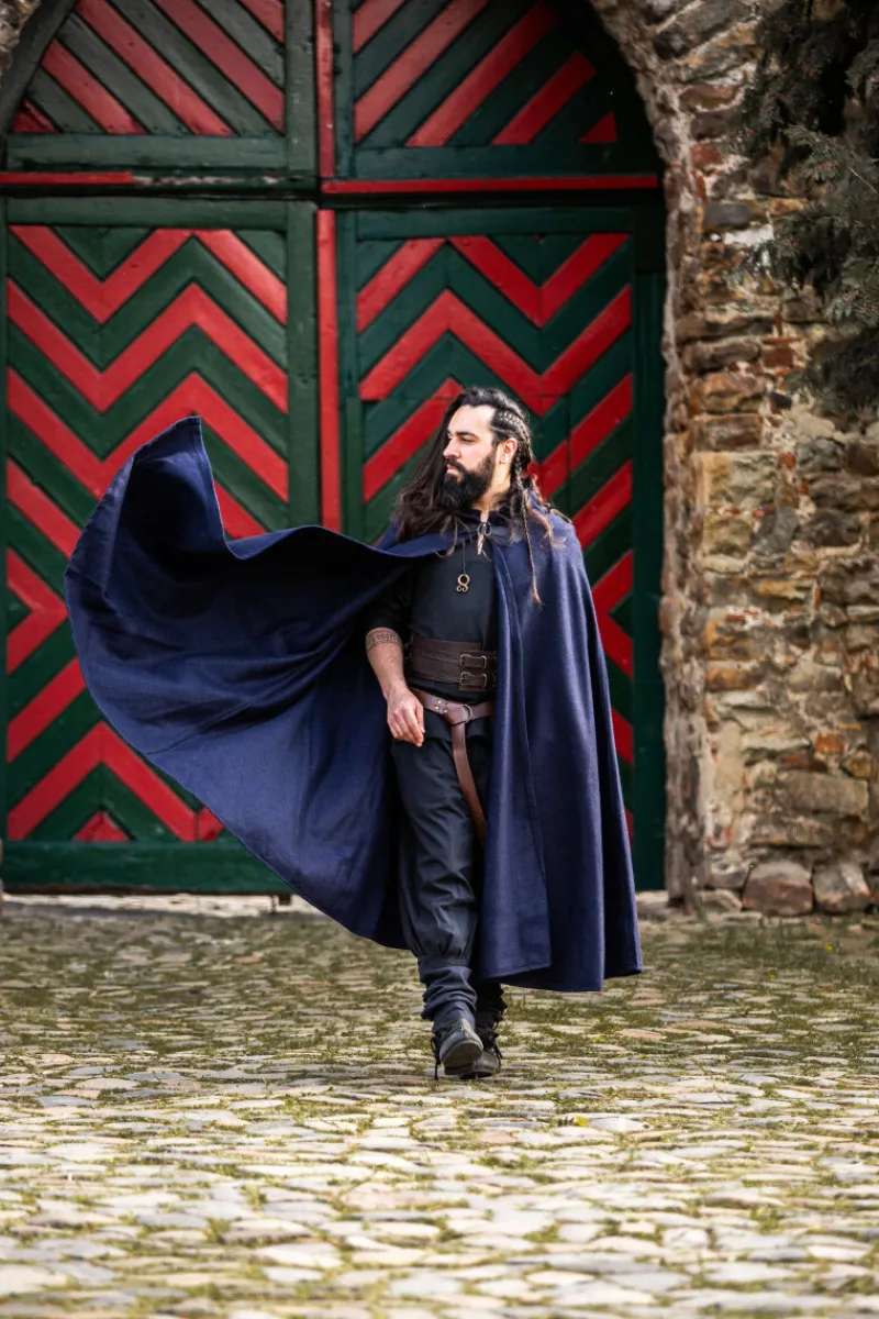 New Leonardo Carbone Wollumhang mit Fibel und langer Kapuze "Ilmar" Blau