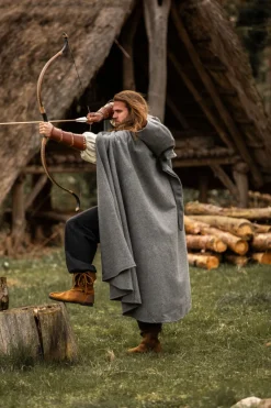 Fashion Leonardo Carbone Wollumhang mit Fibel und langer Kapuze "Ilmar" Grau